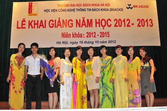 Tưng bừng buổi Lễ khai giảng năm học mới 2012-2013 tại Học viện CNTT Bách Khoa (BKACAD)